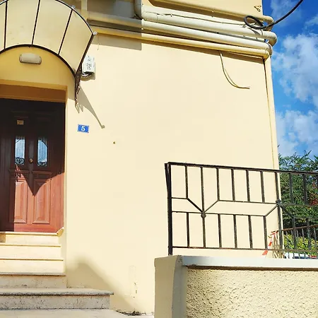 Corfu Port Apartment Mantouki